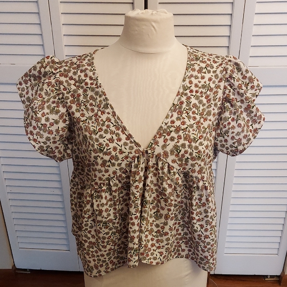 Floral V-Neck Tie-Front Puff Sleeve Top